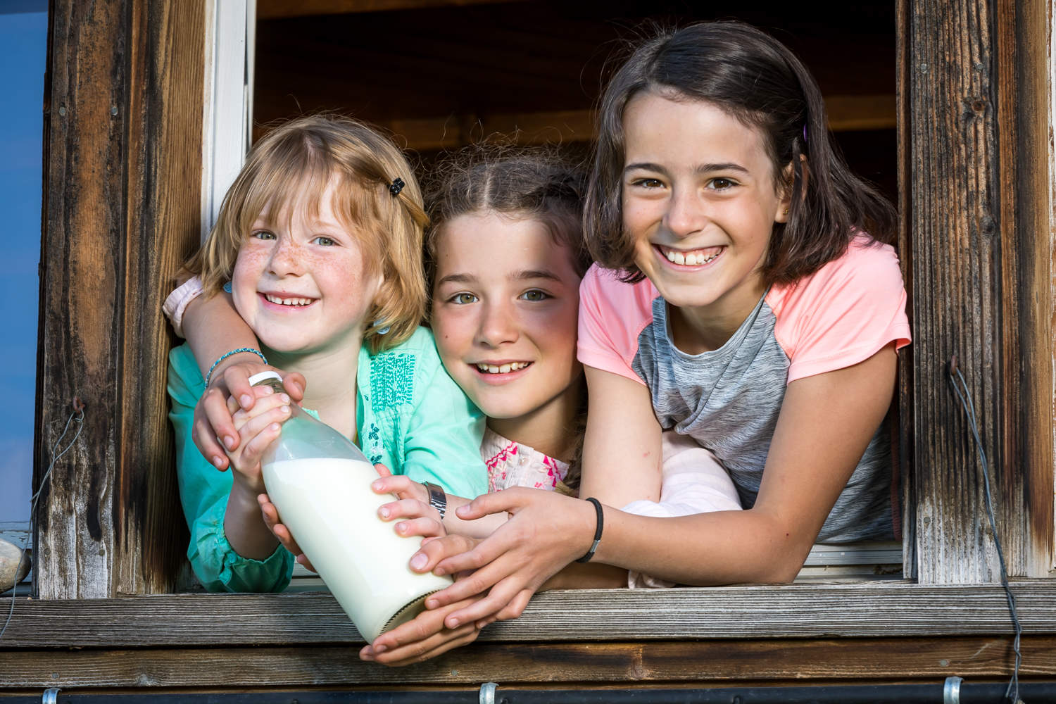 Die Roth Kinder mit Milchflasche